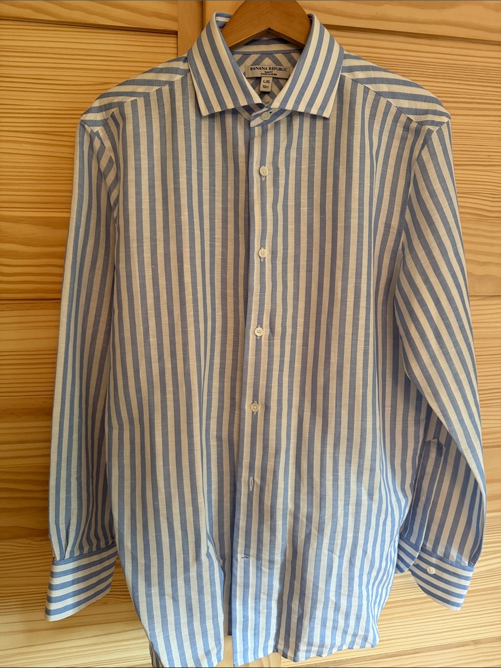 Banana Republic Light Blue and White Vertical Stripe Dress Shirt 66% Linen
